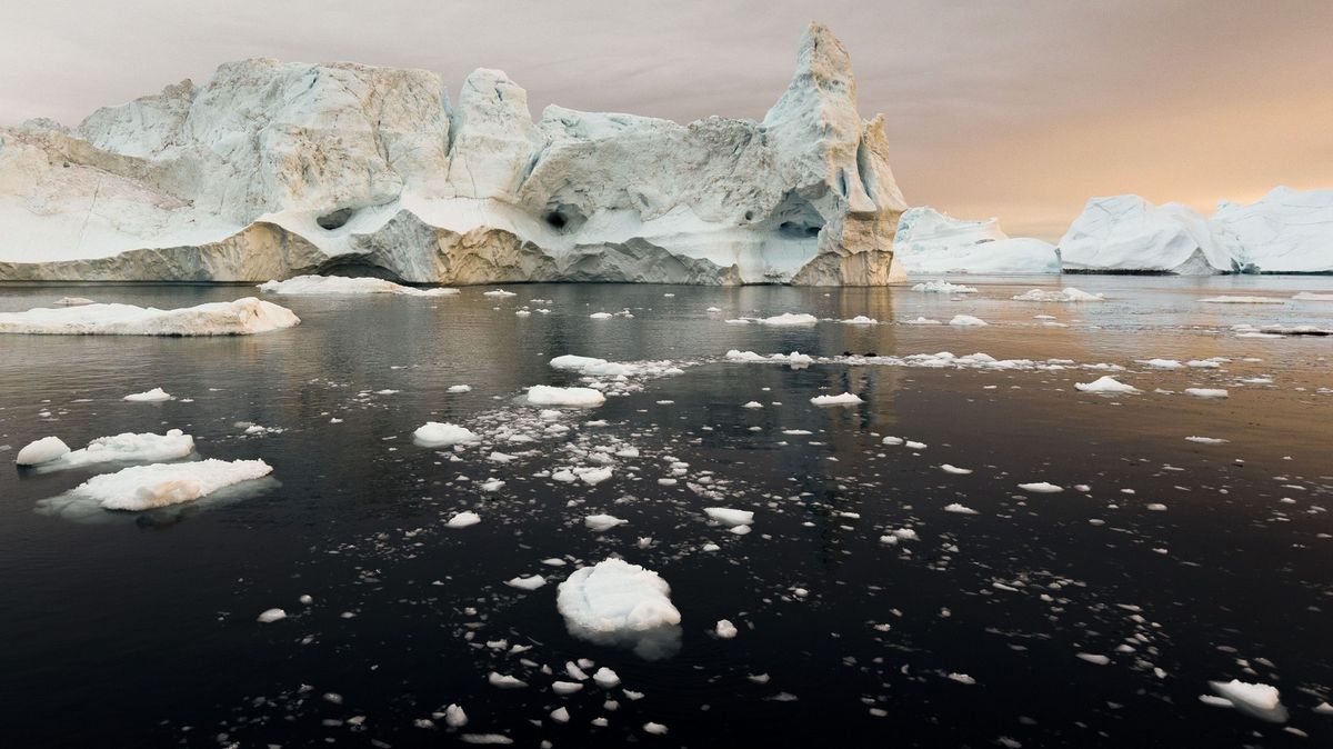 Ledovce skrývají neznámé mikroorganismy, klimatická krize je ničí